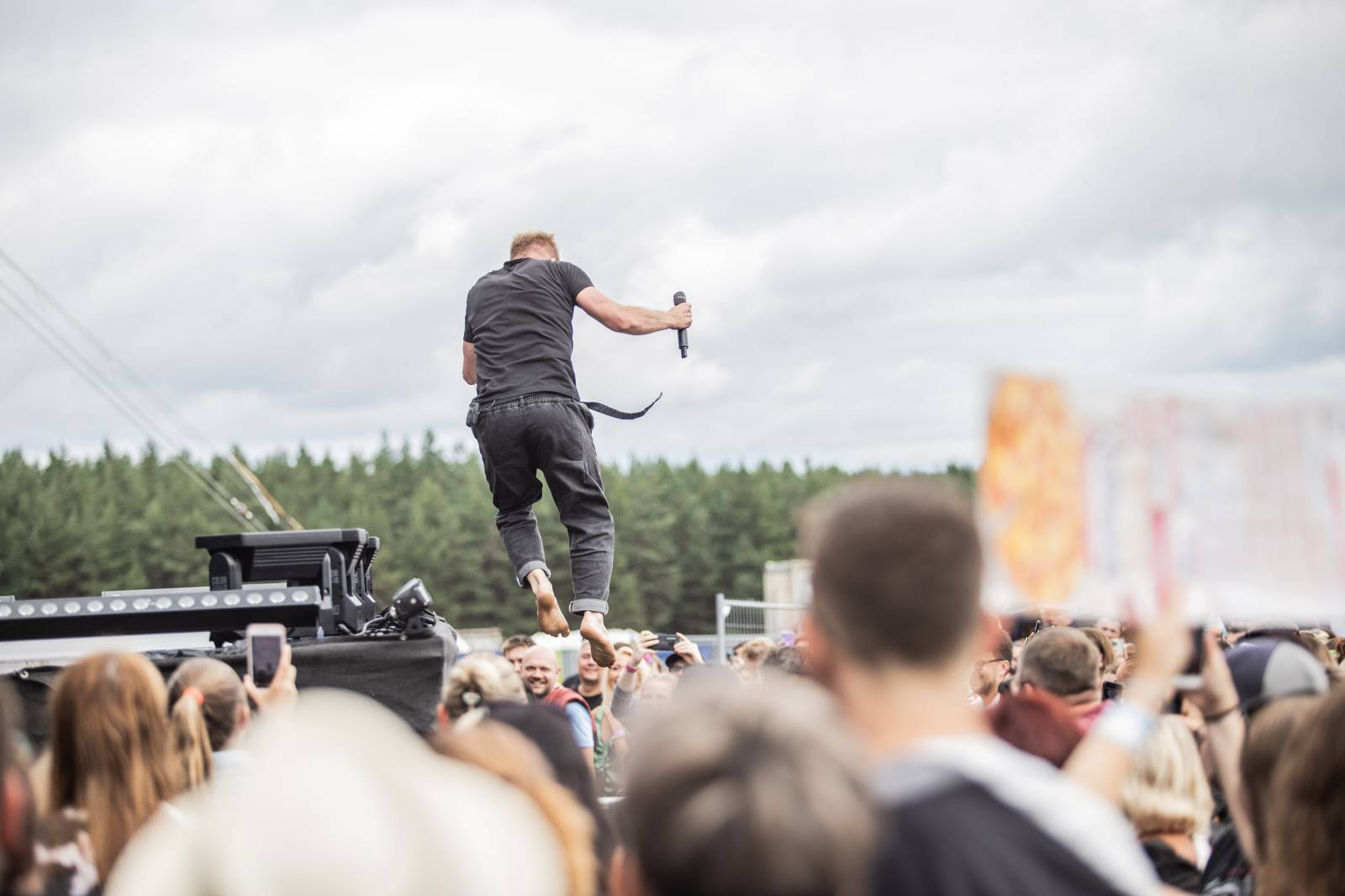 Druhý den na Bezdězu byl plný pozitivní energie a emocí. Nechyběli Cocotte Minute, Tomáš Klus nebo Dymytry