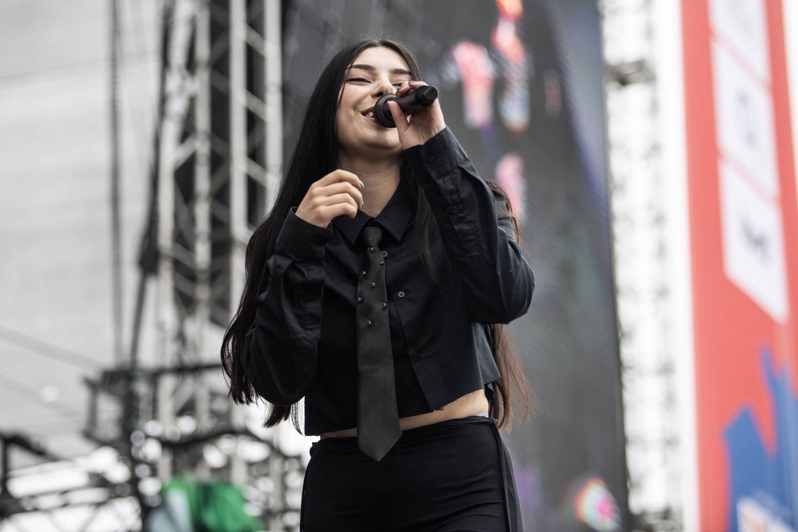 Druhý den na Bezdězu byl plný pozitivní energie a emocí. Nechyběli Cocotte Minute, Tomáš Klus nebo Dymytry