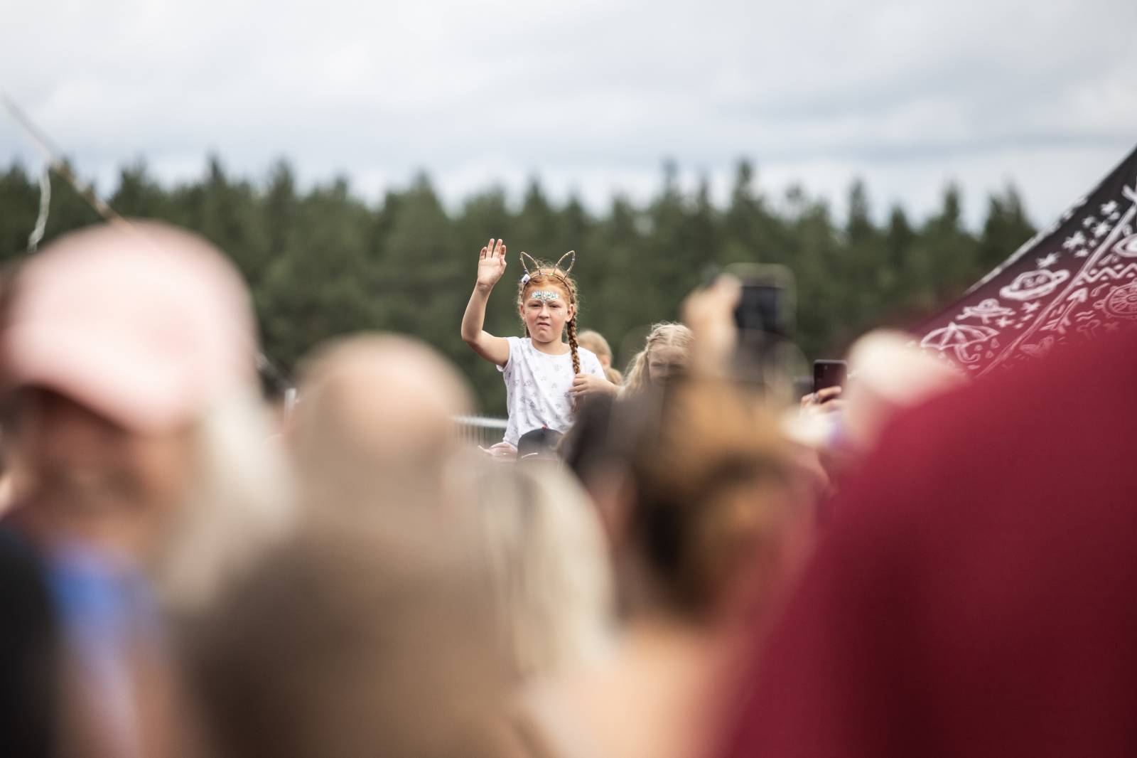 Druhý den na Bezdězu byl plný pozitivní energie a emocí. Nechyběli Cocotte Minute, Tomáš Klus nebo Dymytry