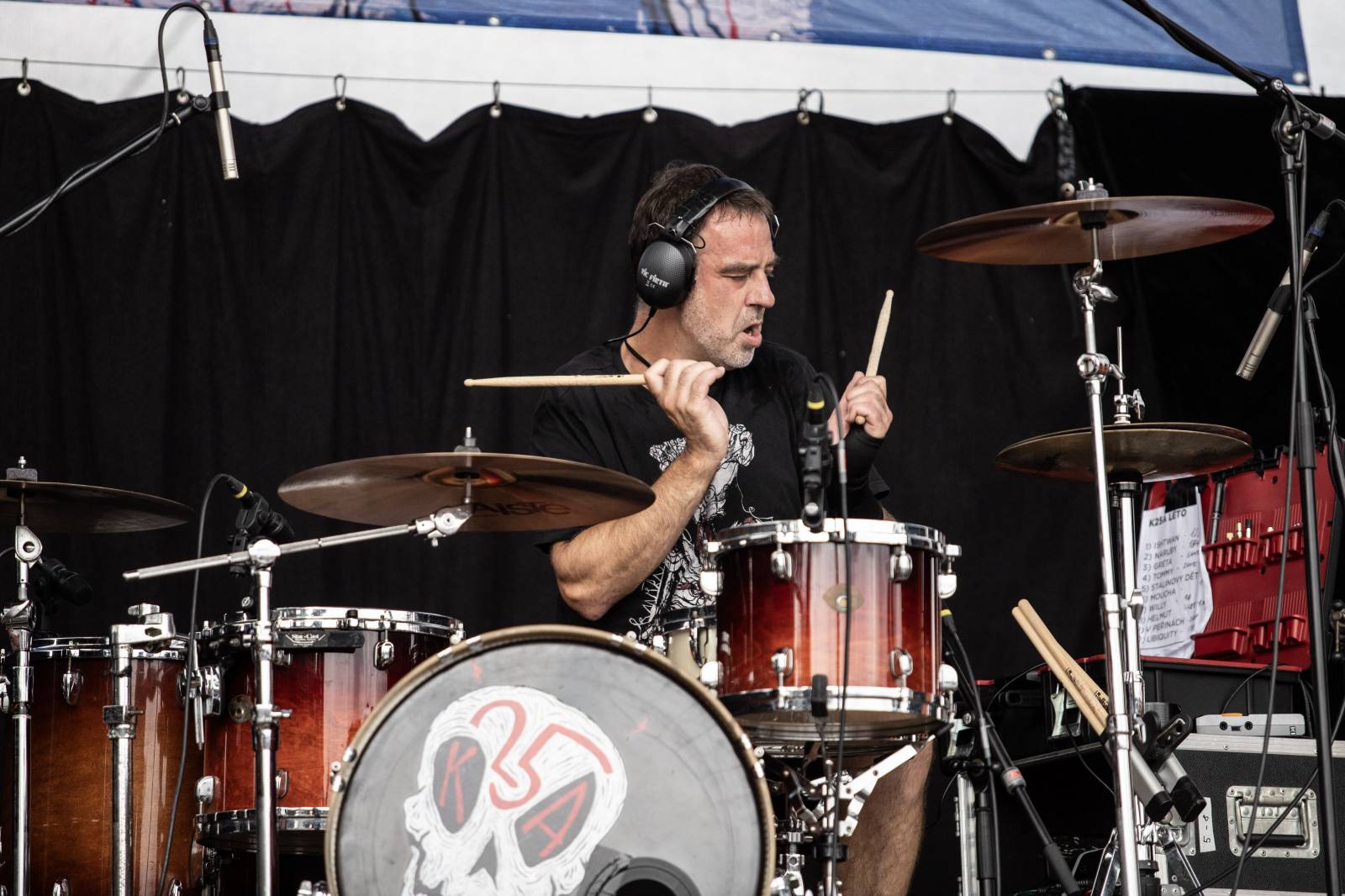 Druhý den na Bezdězu byl plný pozitivní energie a emocí. Nechyběli Cocotte Minute, Tomáš Klus nebo Dymytry