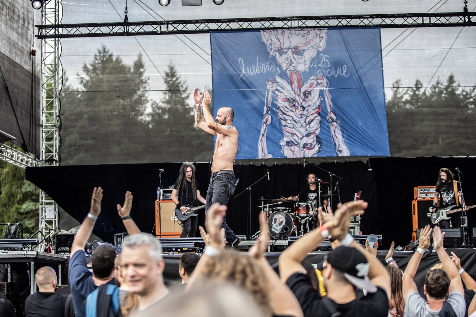 Druhý den na Bezdězu byl plný pozitivní energie a emocí. Nechyběli Cocotte Minute, Tomáš Klus nebo Dymytry