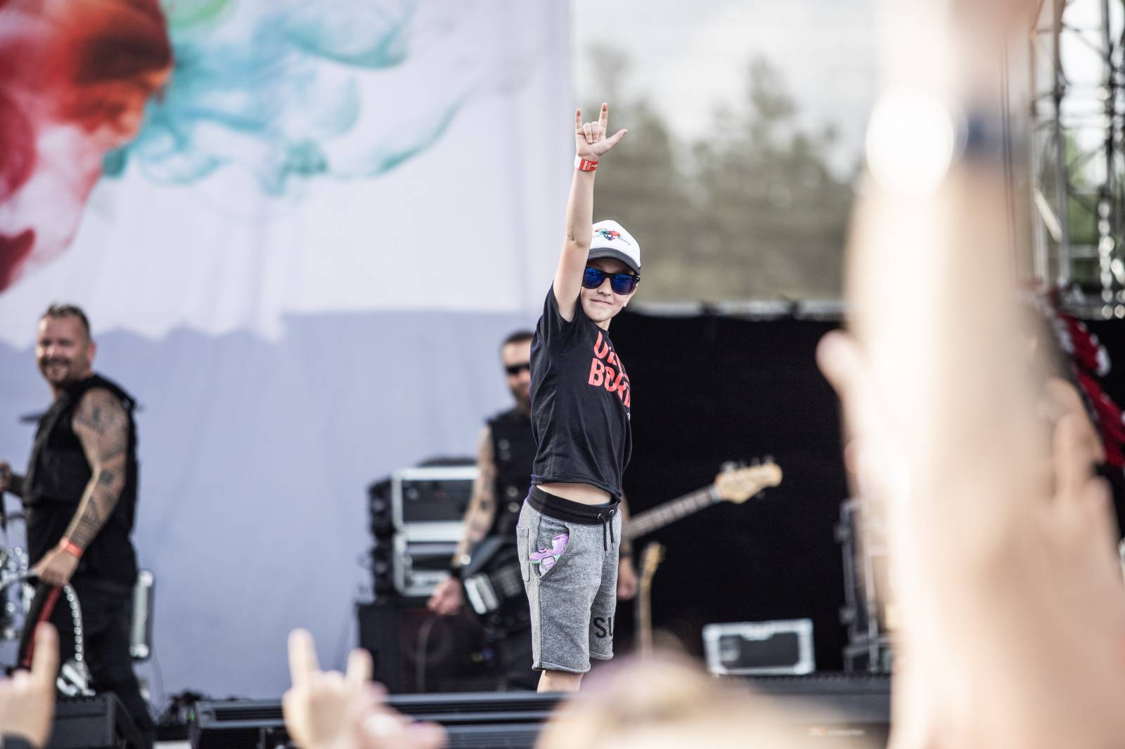 Druhý den na Bezdězu byl plný pozitivní energie a emocí. Nechyběli Cocotte Minute, Tomáš Klus nebo Dymytry