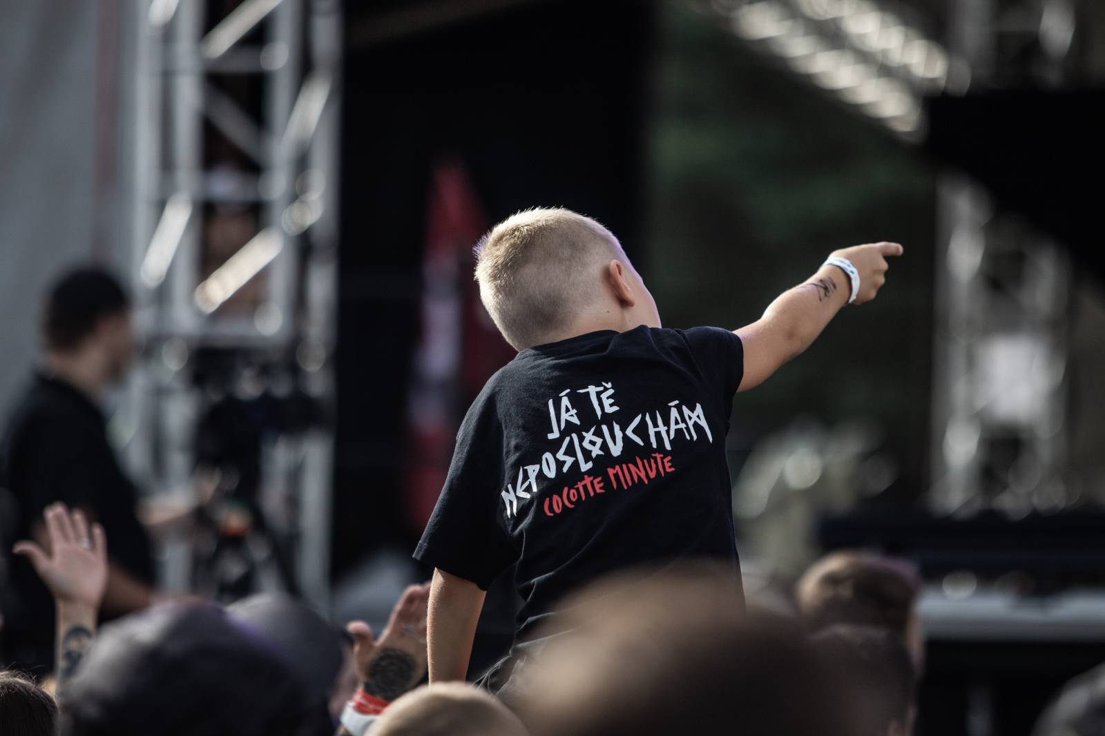 Druhý den na Bezdězu byl plný pozitivní energie a emocí. Nechyběli Cocotte Minute, Tomáš Klus nebo Dymytry