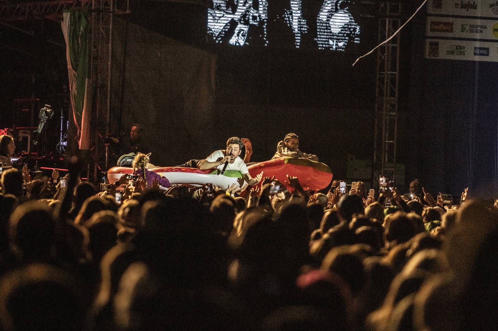 Druhý den na Bezdězu byl plný pozitivní energie a emocí. Nechyběli Cocotte Minute, Tomáš Klus nebo Dymytry