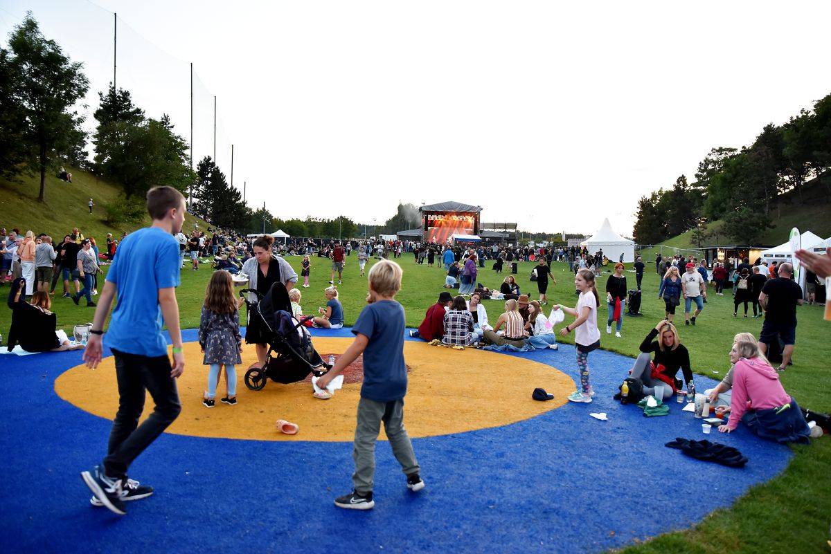 Pivovar Hostivar slaví deset let, gratulovali mu Mňága a Žďorp, Vítkovo kvarteto, Hudba Praha i Garage a Tony Ducháček