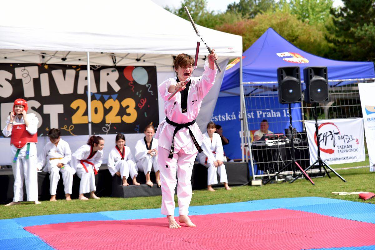 Pivovar Hostivar slaví deset let, gratulovali mu Mňága a Žďorp, Vítkovo kvarteto, Hudba Praha i Garage a Tony Ducháček