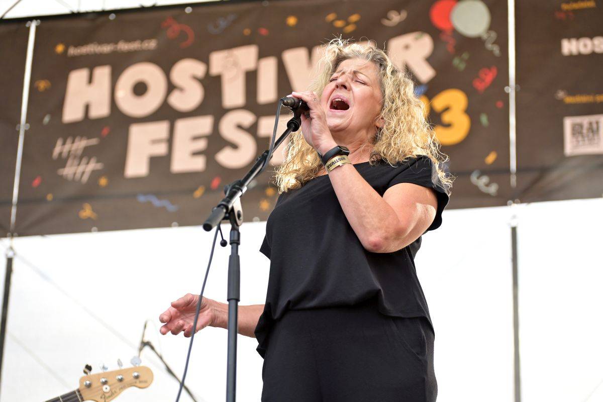 Pivovar Hostivar slaví deset let, gratulovali mu Mňága a Žďorp, Vítkovo kvarteto, Hudba Praha i Garage a Tony Ducháček