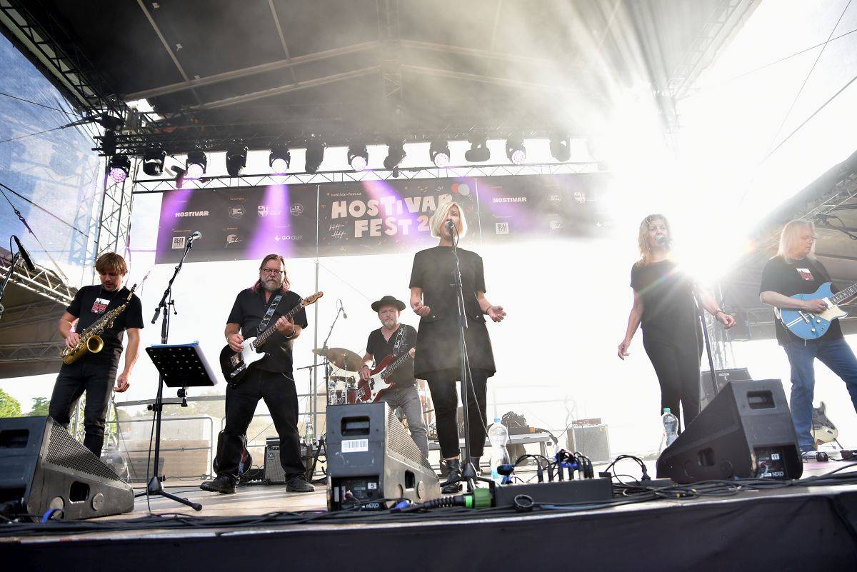 Pivovar Hostivar slaví deset let, gratulovali mu Mňága a Žďorp, Vítkovo kvarteto, Hudba Praha i Garage a Tony Ducháček