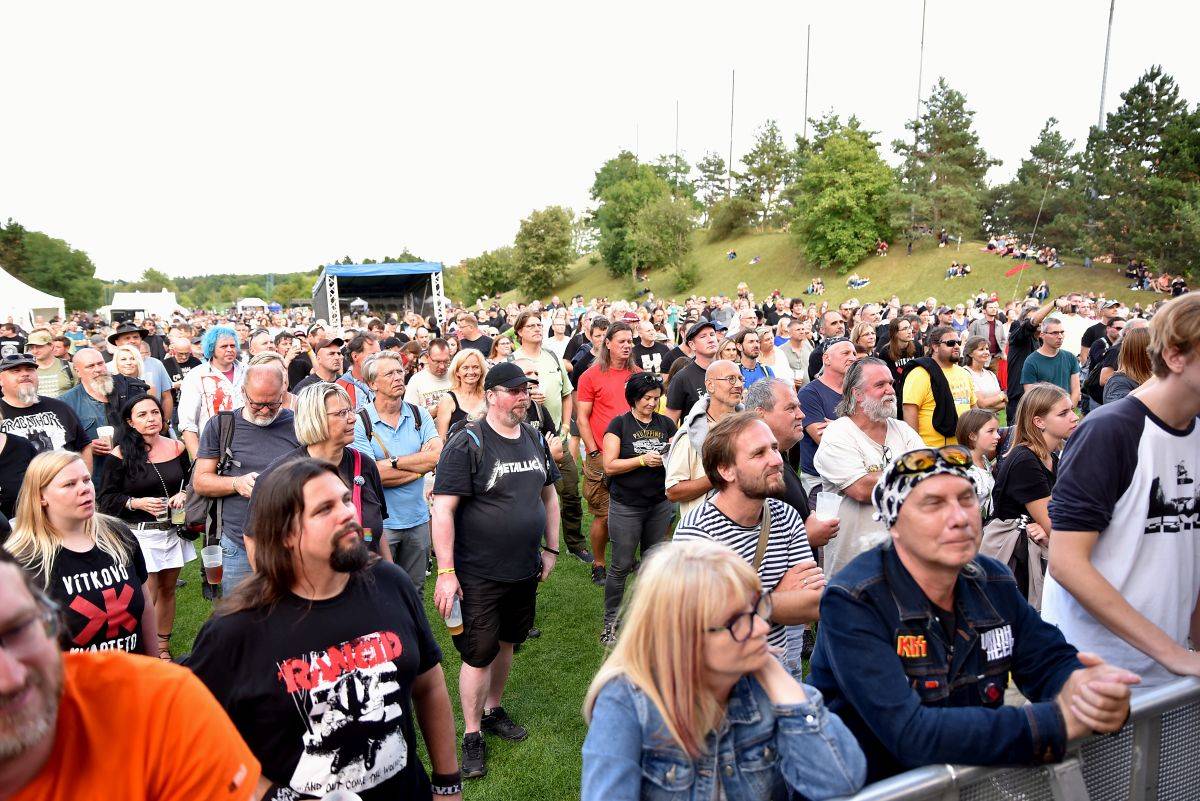 Pivovar Hostivar slaví deset let, gratulovali mu Mňága a Žďorp, Vítkovo kvarteto, Hudba Praha i Garage a Tony Ducháček