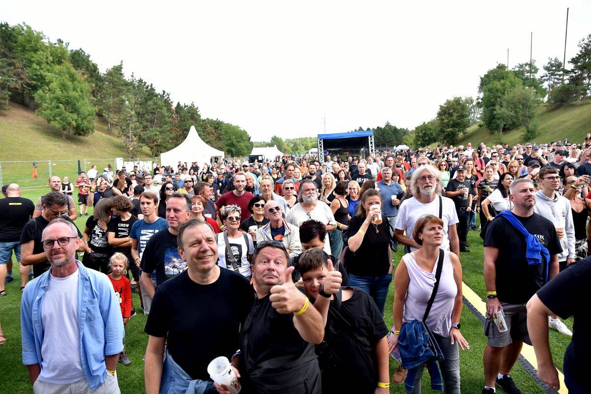 Pivovar Hostivar slaví deset let, gratulovali mu Mňága a Žďorp, Vítkovo kvarteto, Hudba Praha i Garage a Tony Ducháček