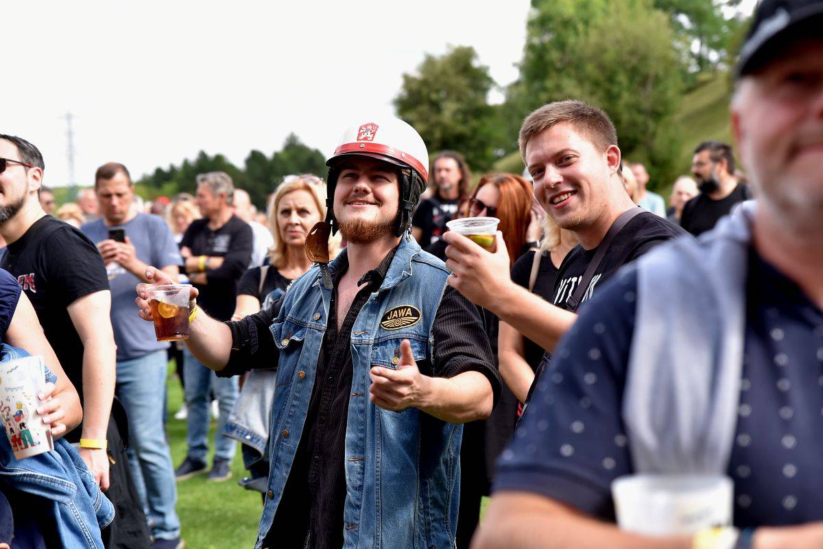 Pivovar Hostivar slaví deset let, gratulovali mu Mňága a Žďorp, Vítkovo kvarteto, Hudba Praha i Garage a Tony Ducháček