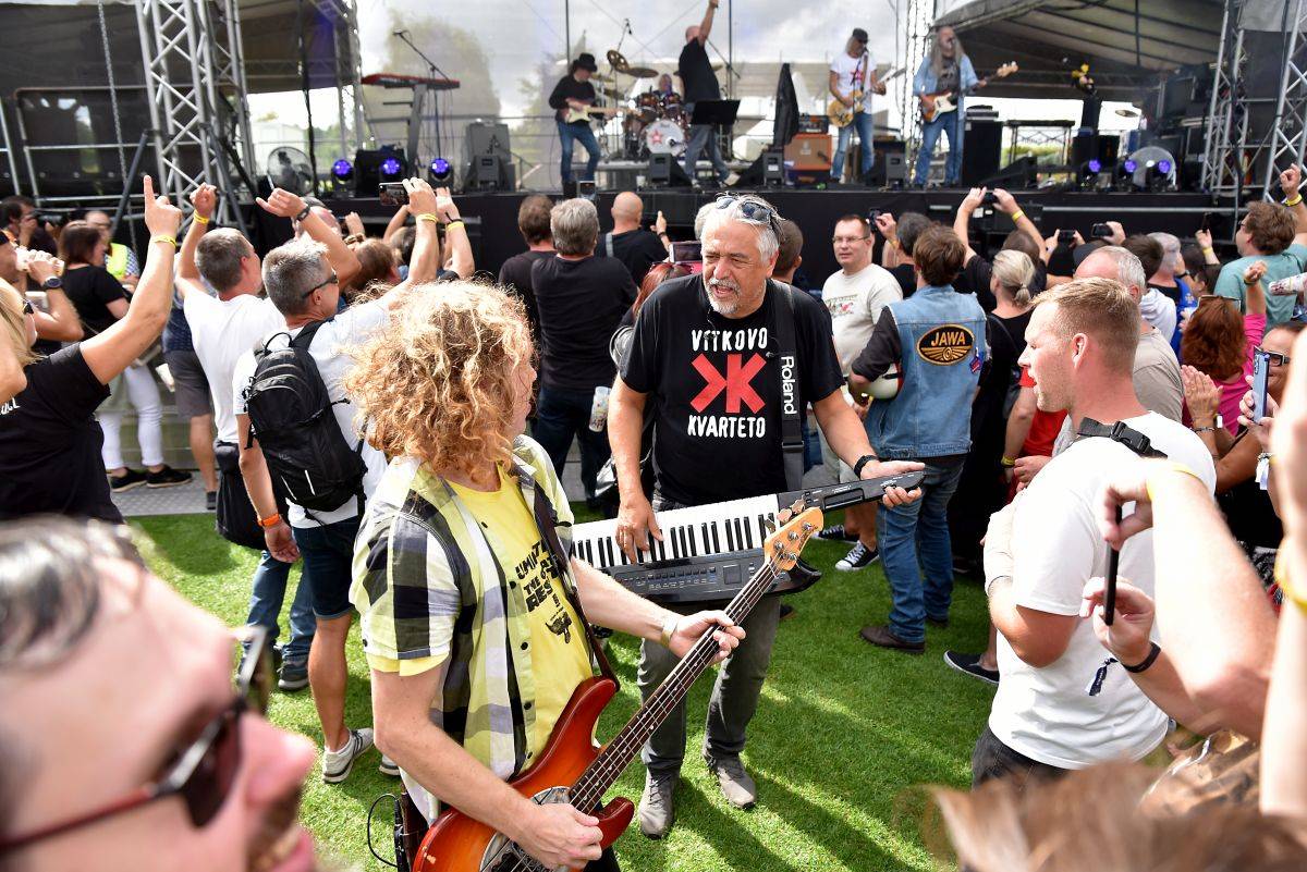 Pivovar Hostivar slaví deset let, gratulovali mu Mňága a Žďorp, Vítkovo kvarteto, Hudba Praha i Garage a Tony Ducháček