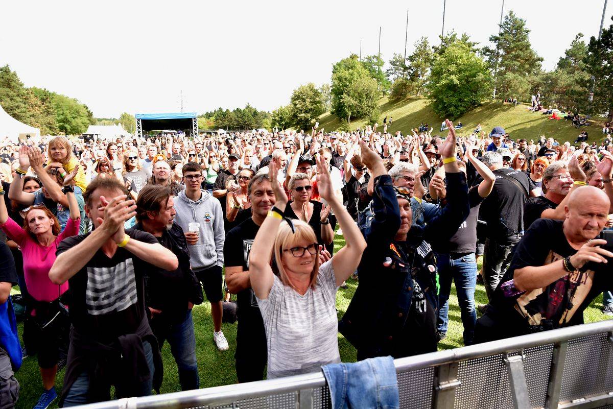 Pivovar Hostivar slaví deset let, gratulovali mu Mňága a Žďorp, Vítkovo kvarteto, Hudba Praha i Garage a Tony Ducháček