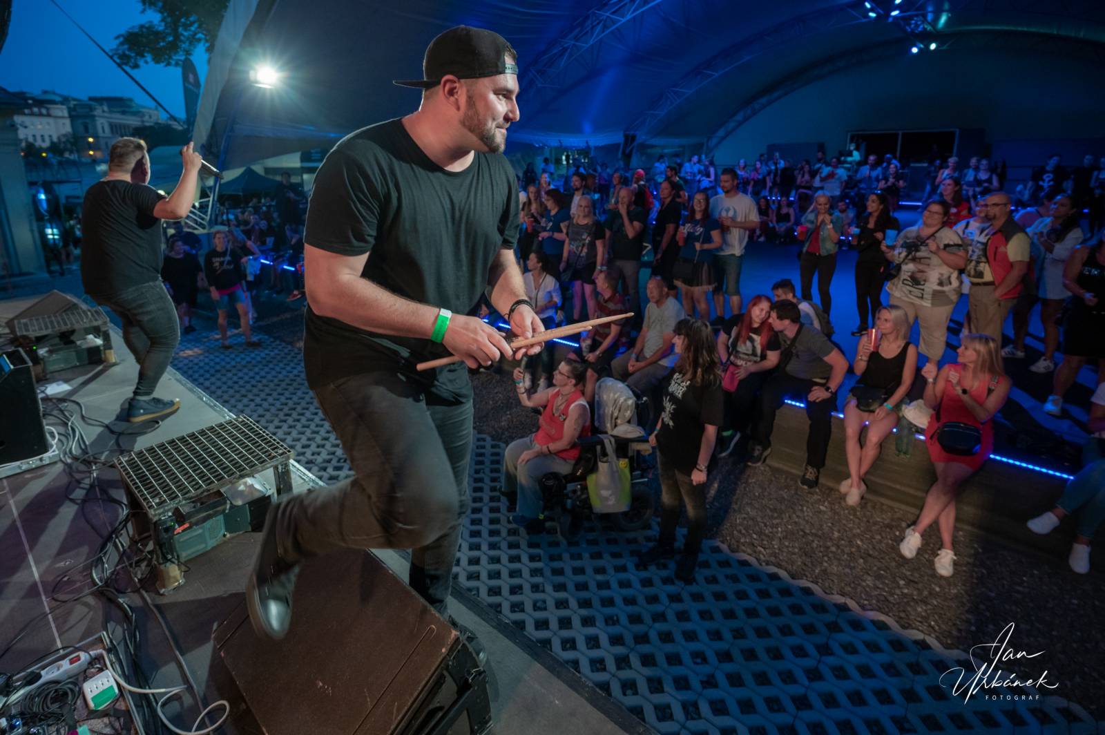UDG rozsvítili Občanskou plovárnu, předskakovali jim Street69