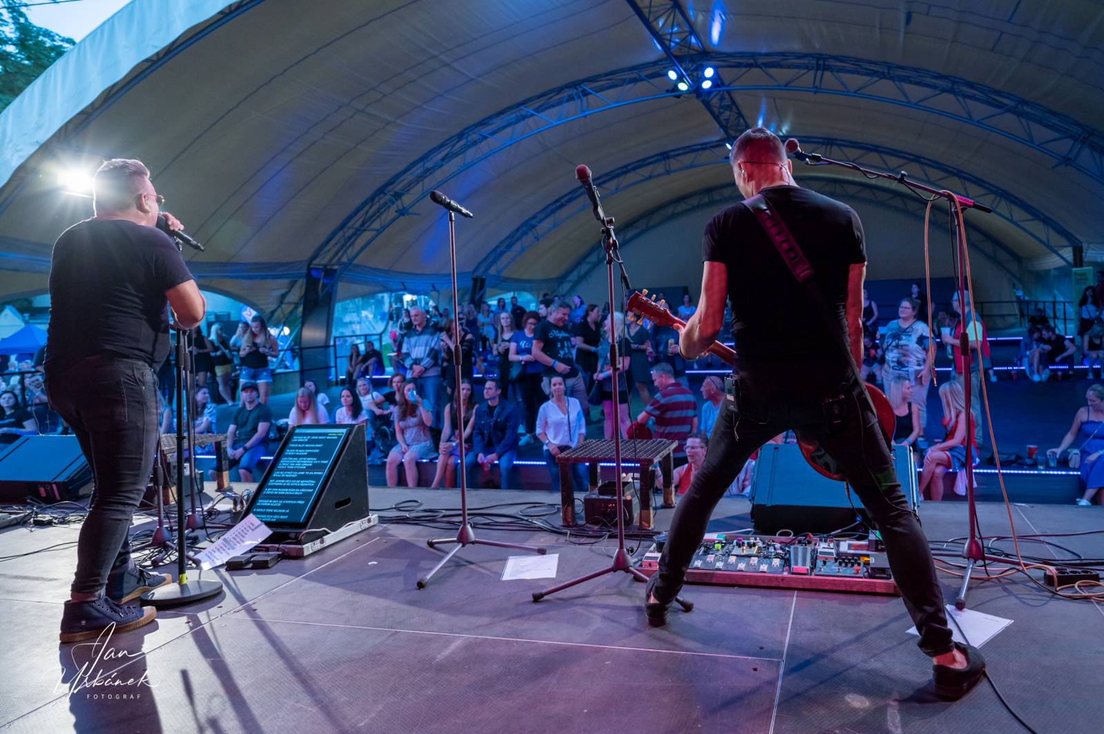 UDG rozsvítili Občanskou plovárnu, předskakovali jim Street69