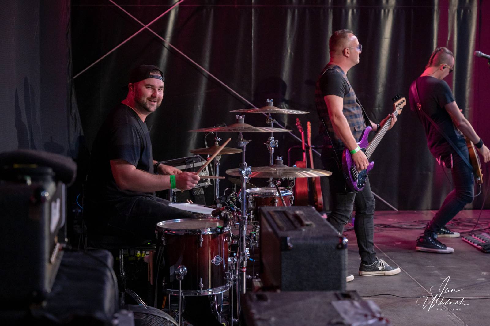 UDG rozsvítili Občanskou plovárnu, předskakovali jim Street69