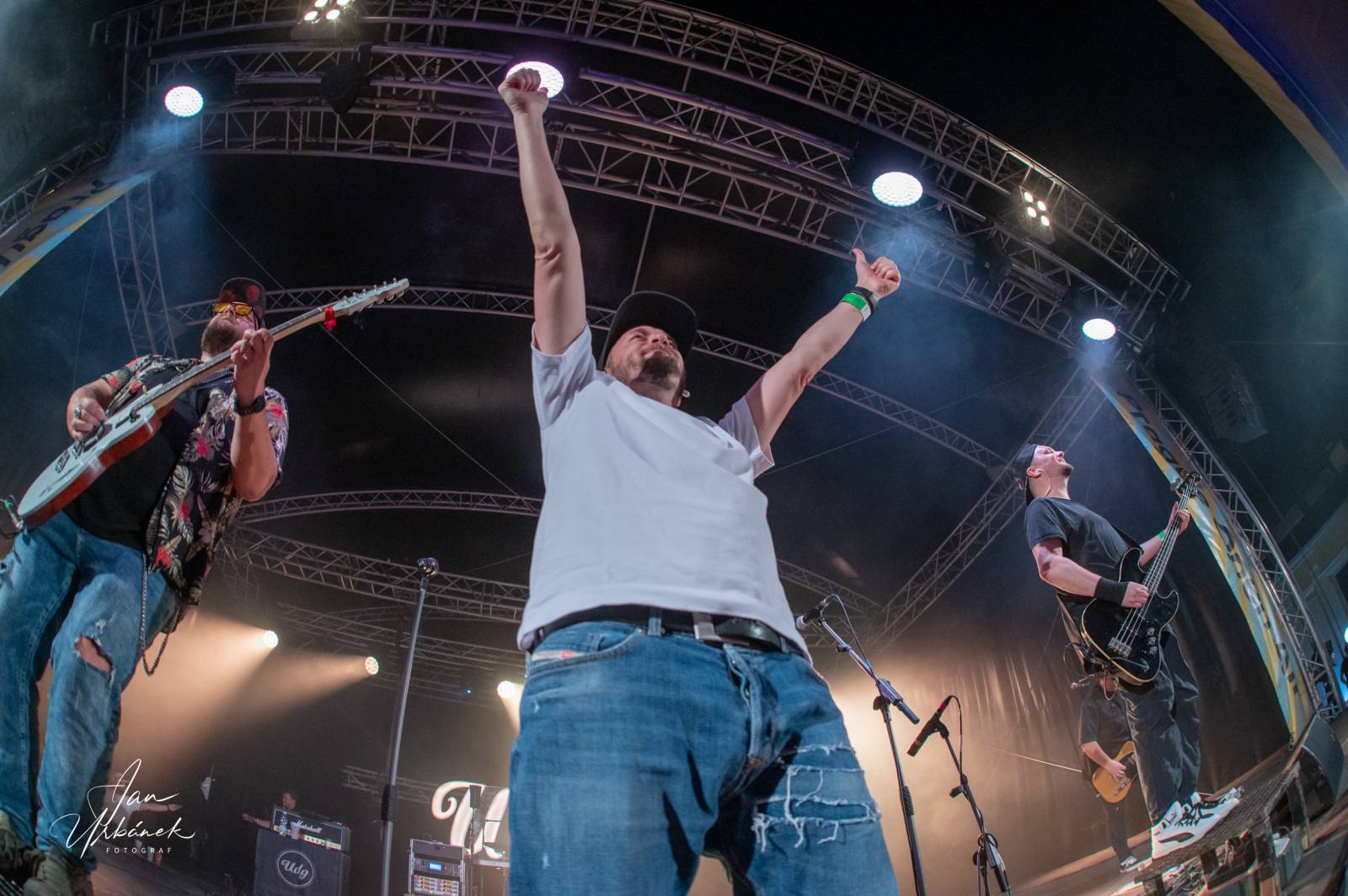 UDG rozsvítili Občanskou plovárnu, předskakovali jim Street69