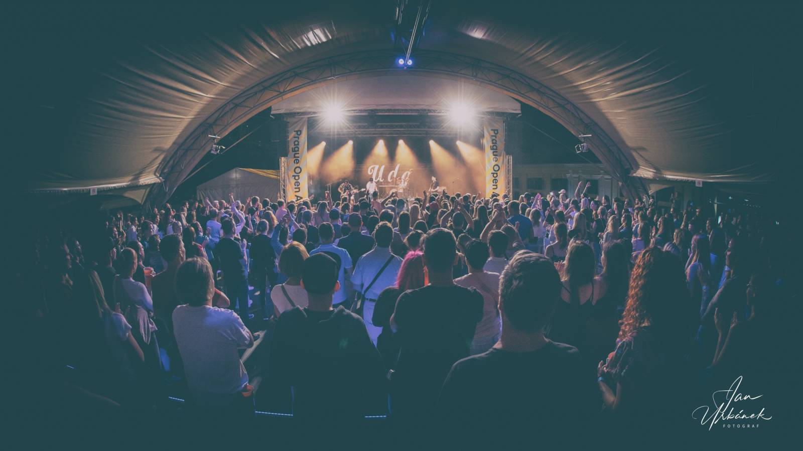 UDG rozsvítili Občanskou plovárnu, předskakovali jim Street69