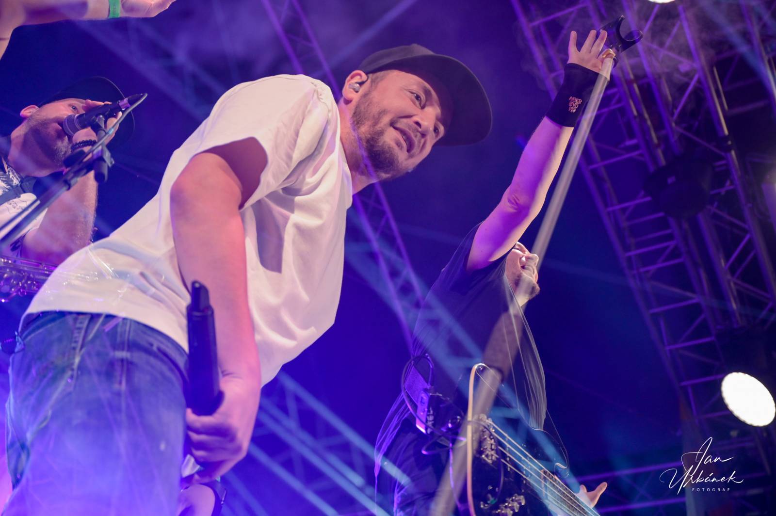 UDG rozsvítili Občanskou plovárnu, předskakovali jim Street69