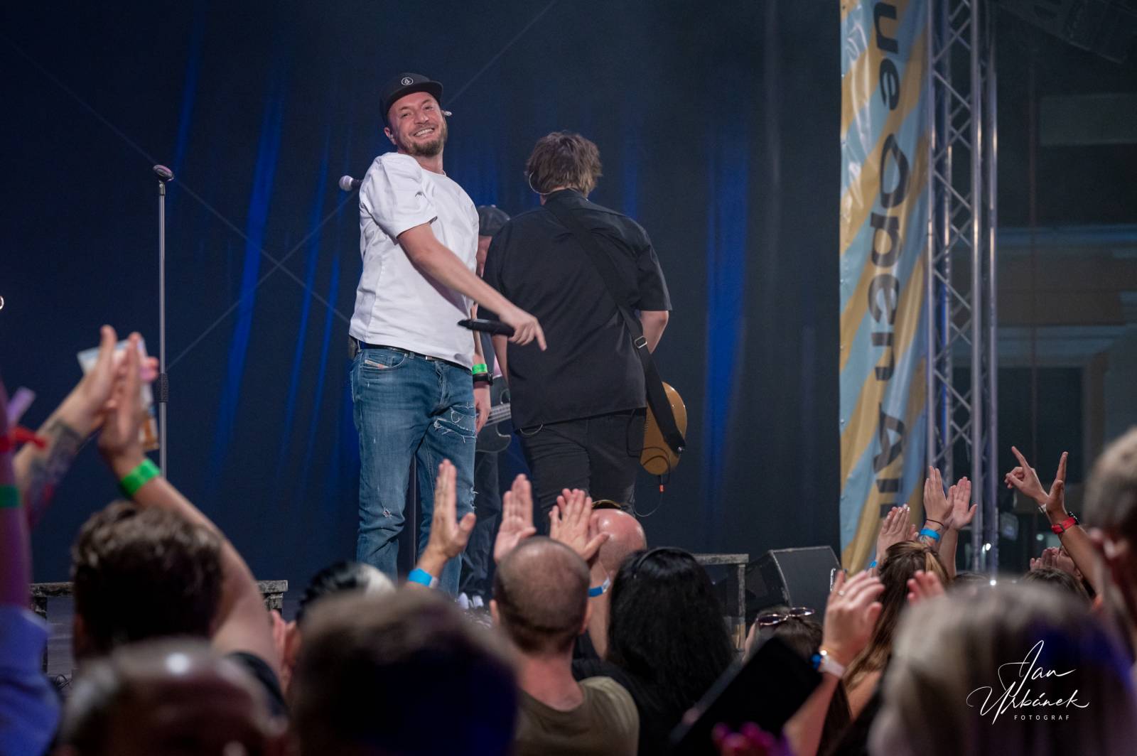 UDG rozsvítili Občanskou plovárnu, předskakovali jim Street69