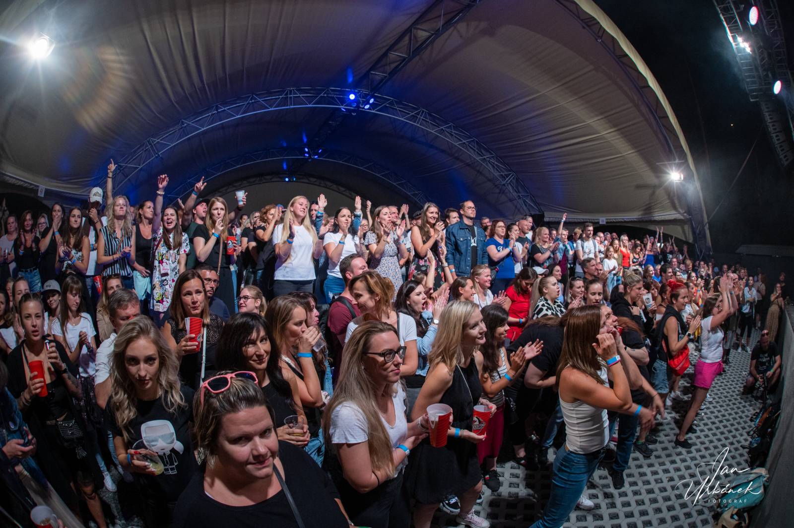 UDG rozsvítili Občanskou plovárnu, předskakovali jim Street69