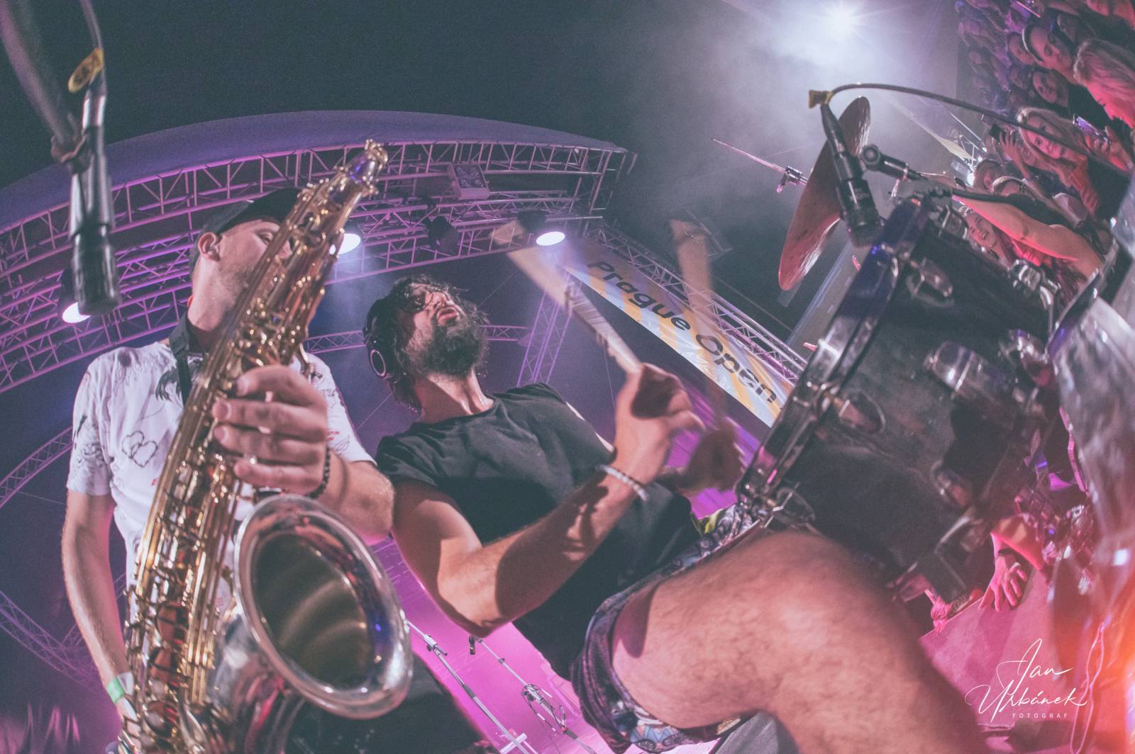 UDG rozsvítili Občanskou plovárnu, předskakovali jim Street69