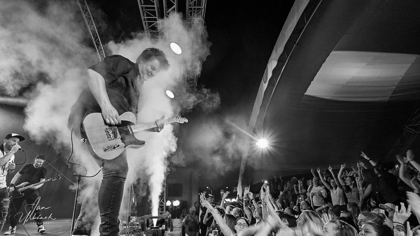 UDG rozsvítili Občanskou plovárnu, předskakovali jim Street69