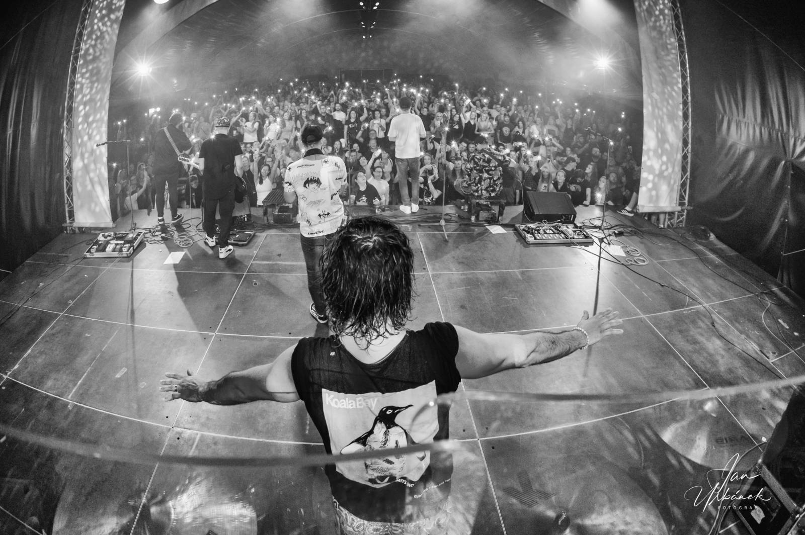 UDG rozsvítili Občanskou plovárnu, předskakovali jim Street69