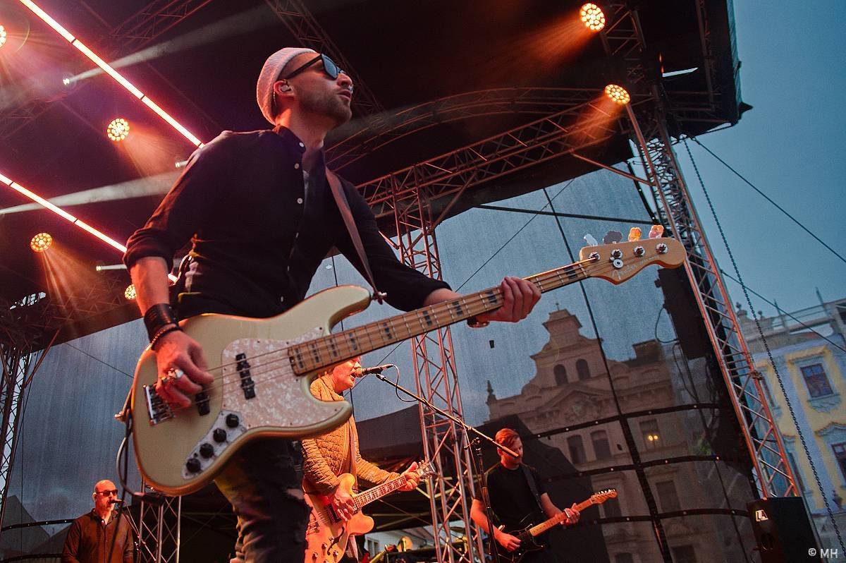 Michal Hrůza a Olympic zpívali v Plzni pro kulturu