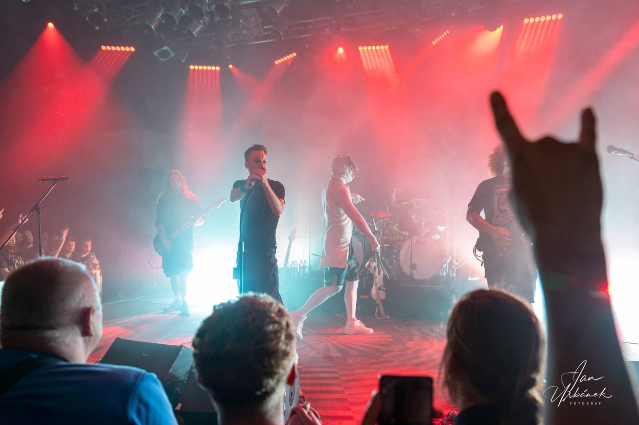 Frog Leap se vrátil do Prahy, vsadil na menší prostory a kontakt s publikem