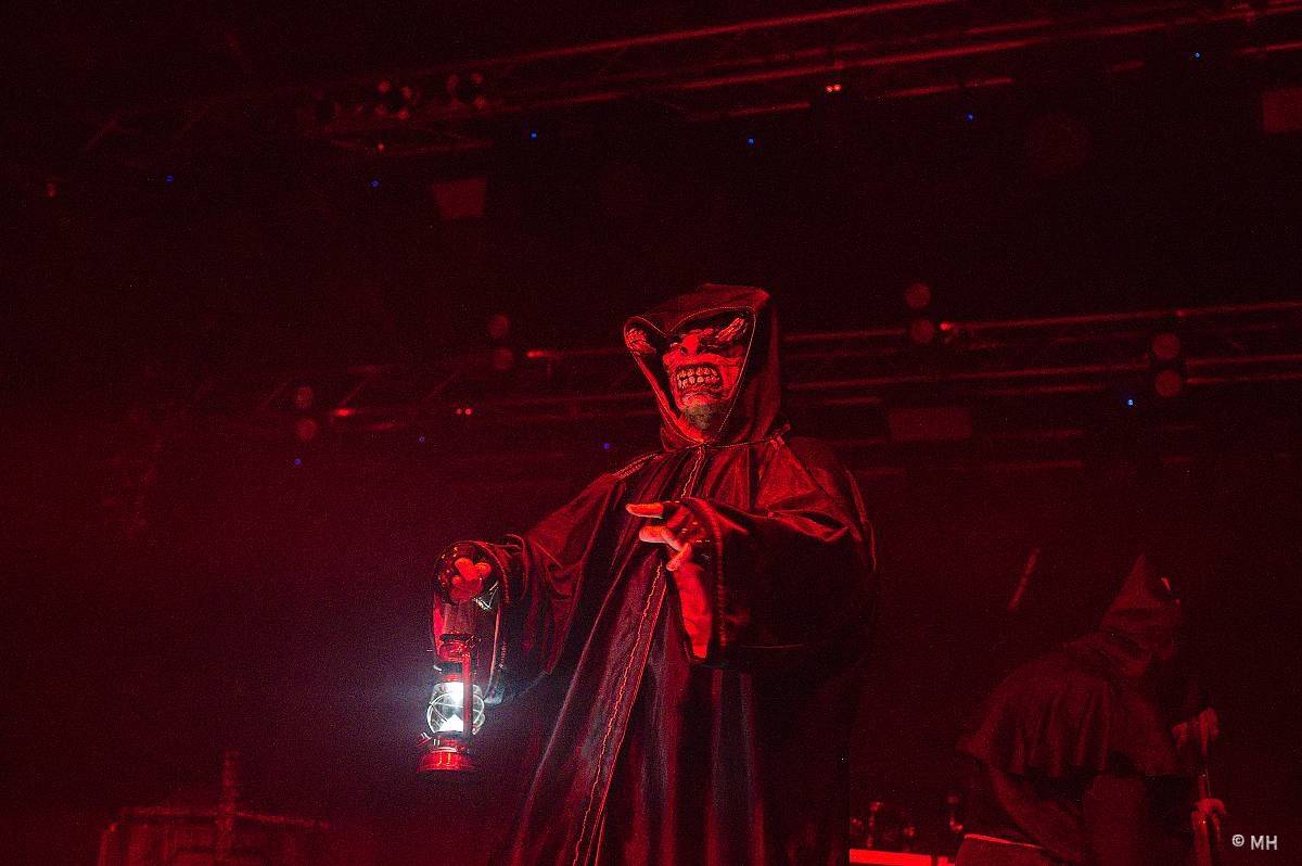 Debustrol zahrál Plzni sólo na motorovou pilu i největší hity z debutového alba