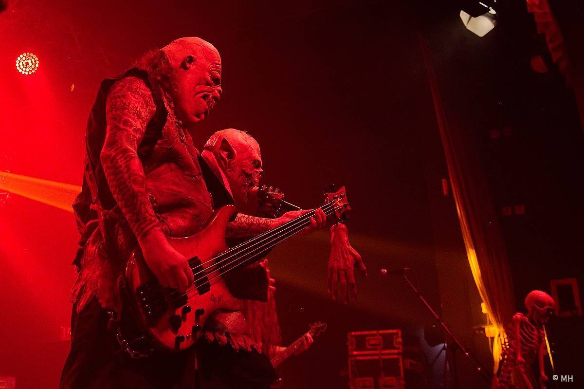 Debustrol zahrál Plzni sólo na motorovou pilu i největší hity z debutového alba