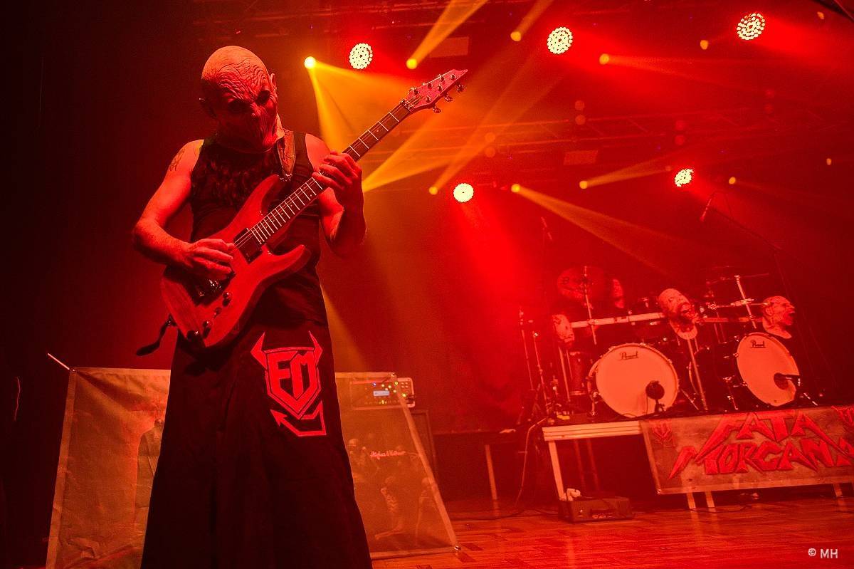 Debustrol zahrál Plzni sólo na motorovou pilu i největší hity z debutového alba