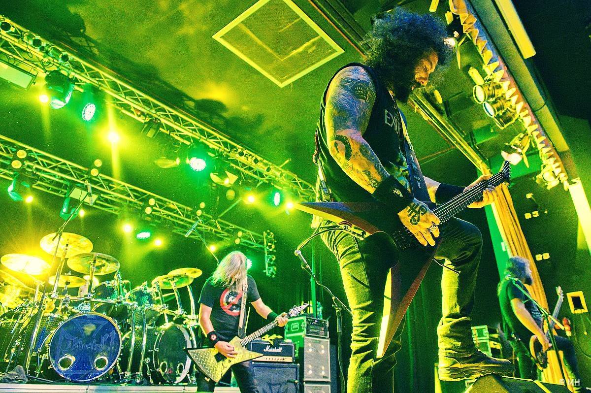 Debustrol zahrál Plzni sólo na motorovou pilu i největší hity z debutového alba