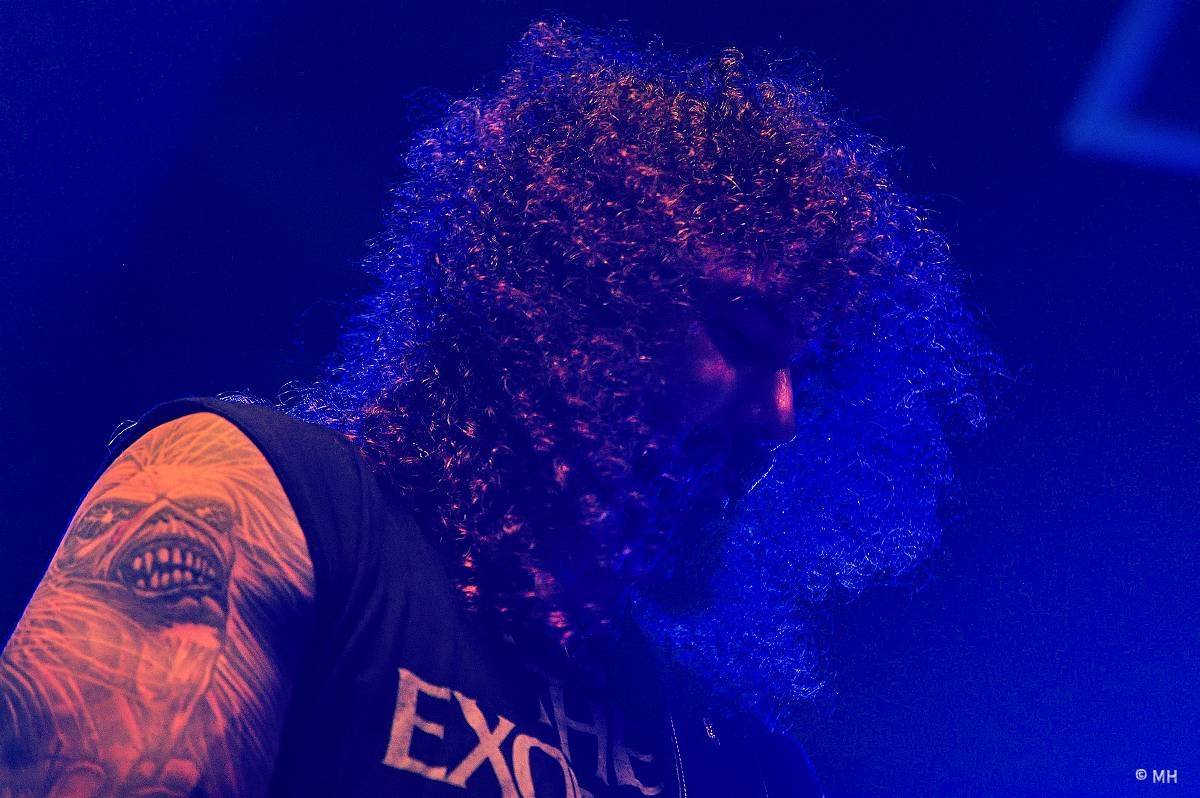 Debustrol zahrál Plzni sólo na motorovou pilu i největší hity z debutového alba