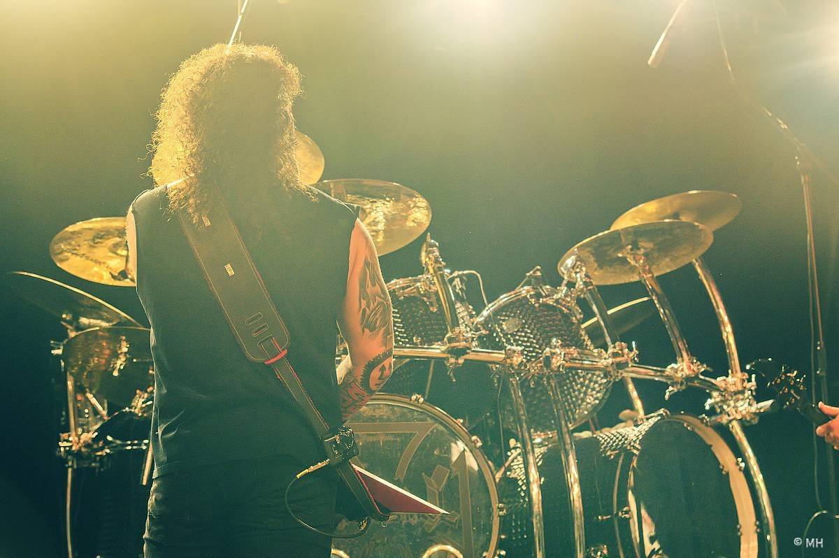 Debustrol zahrál Plzni sólo na motorovou pilu i největší hity z debutového alba