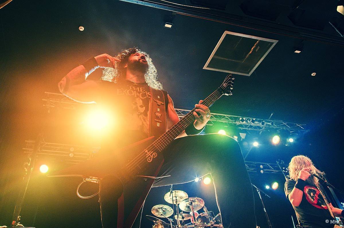 Debustrol zahrál Plzni sólo na motorovou pilu i největší hity z debutového alba