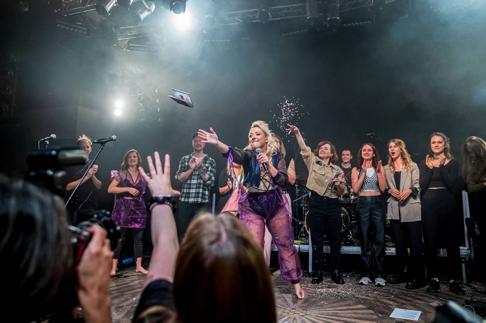 Anna Julie Slováčková pokřtila album Osudová, mezi hosty nechyběli Pokáč, Milan Peroutka nebo Marta Jandová