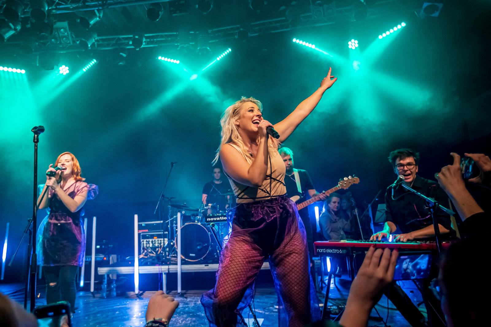 Anna Julie Slováčková pokřtila album Osudová, mezi hosty nechyběli Pokáč, Milan Peroutka nebo Marta Jandová