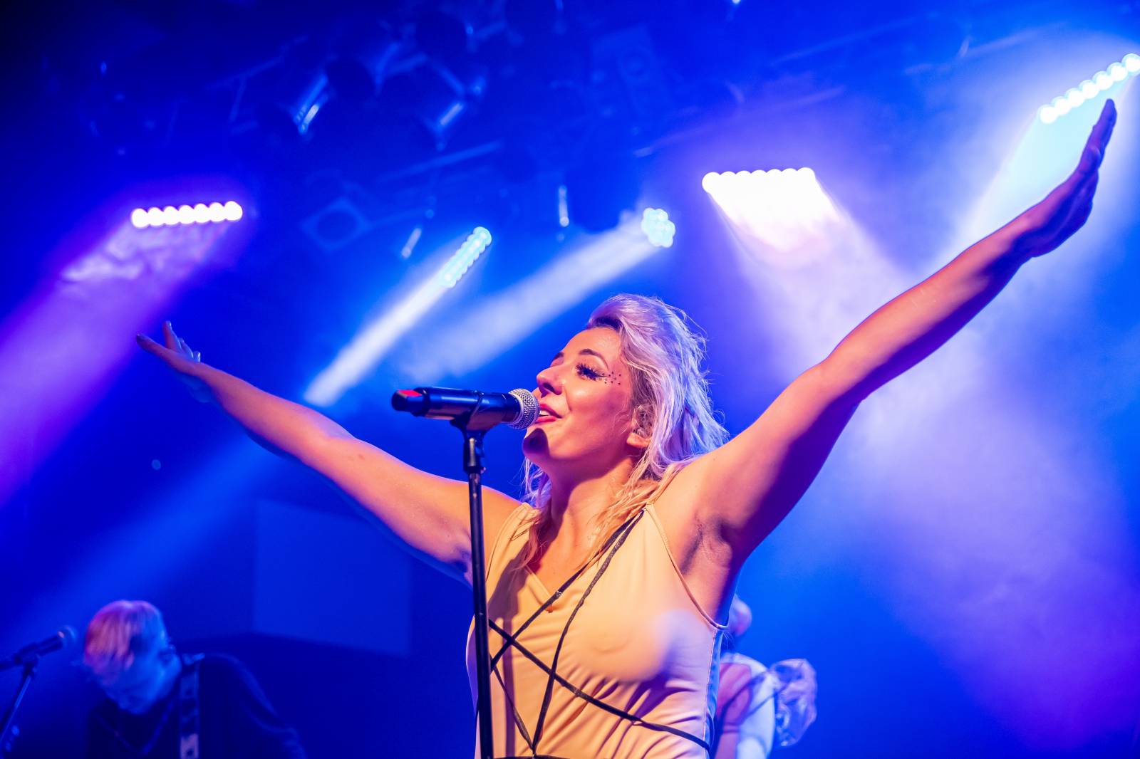 Anna Julie Slováčková pokřtila album Osudová, mezi hosty nechyběli Pokáč, Milan Peroutka nebo Marta Jandová