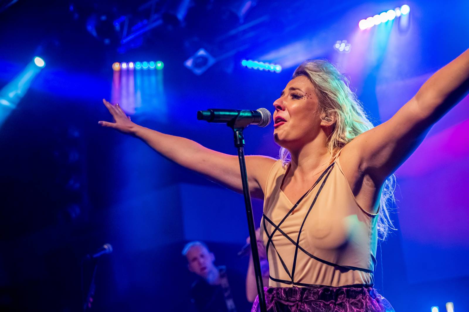 Anna Julie Slováčková pokřtila album Osudová, mezi hosty nechyběli Pokáč, Milan Peroutka nebo Marta Jandová