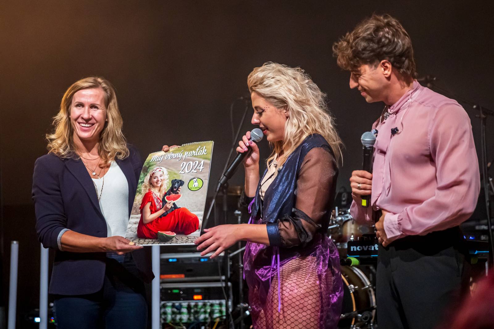 Anna Julie Slováčková pokřtila album Osudová, mezi hosty nechyběli Pokáč, Milan Peroutka nebo Marta Jandová