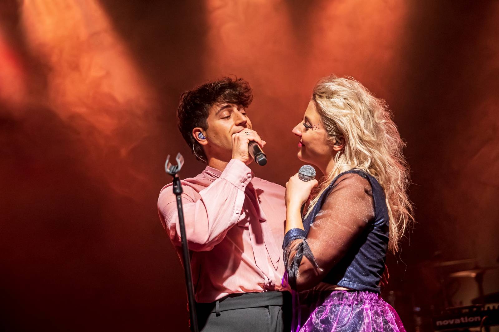 Anna Julie Slováčková pokřtila album Osudová, mezi hosty nechyběli Pokáč, Milan Peroutka nebo Marta Jandová