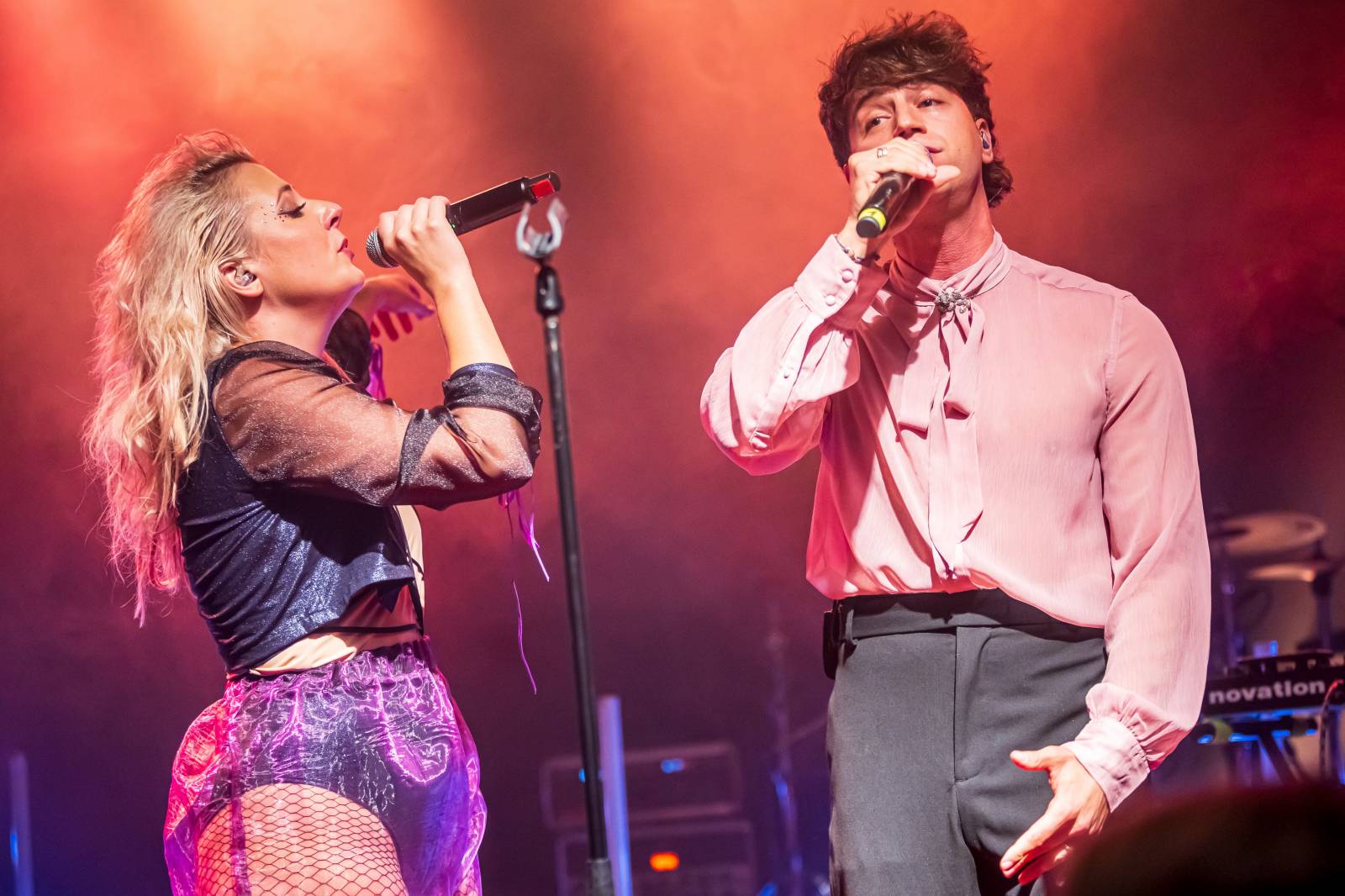 Anna Julie Slováčková pokřtila album Osudová, mezi hosty nechyběli Pokáč, Milan Peroutka nebo Marta Jandová