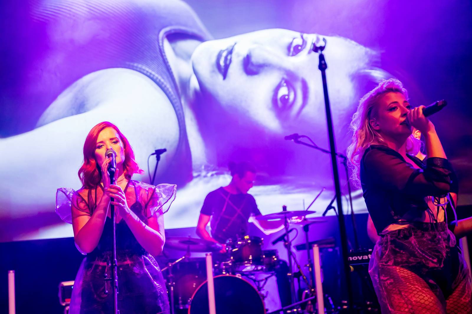 Anna Julie Slováčková pokřtila album Osudová, mezi hosty nechyběli Pokáč, Milan Peroutka nebo Marta Jandová