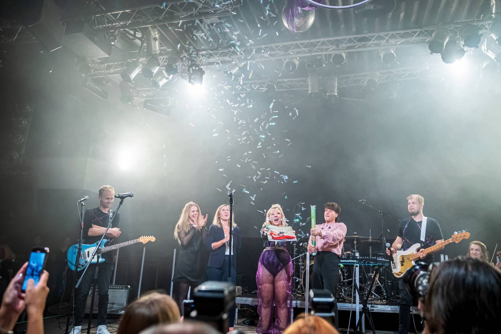 Anna Julie Slováčková pokřtila album Osudová, mezi hosty nechyběli Pokáč, Milan Peroutka nebo Marta Jandová