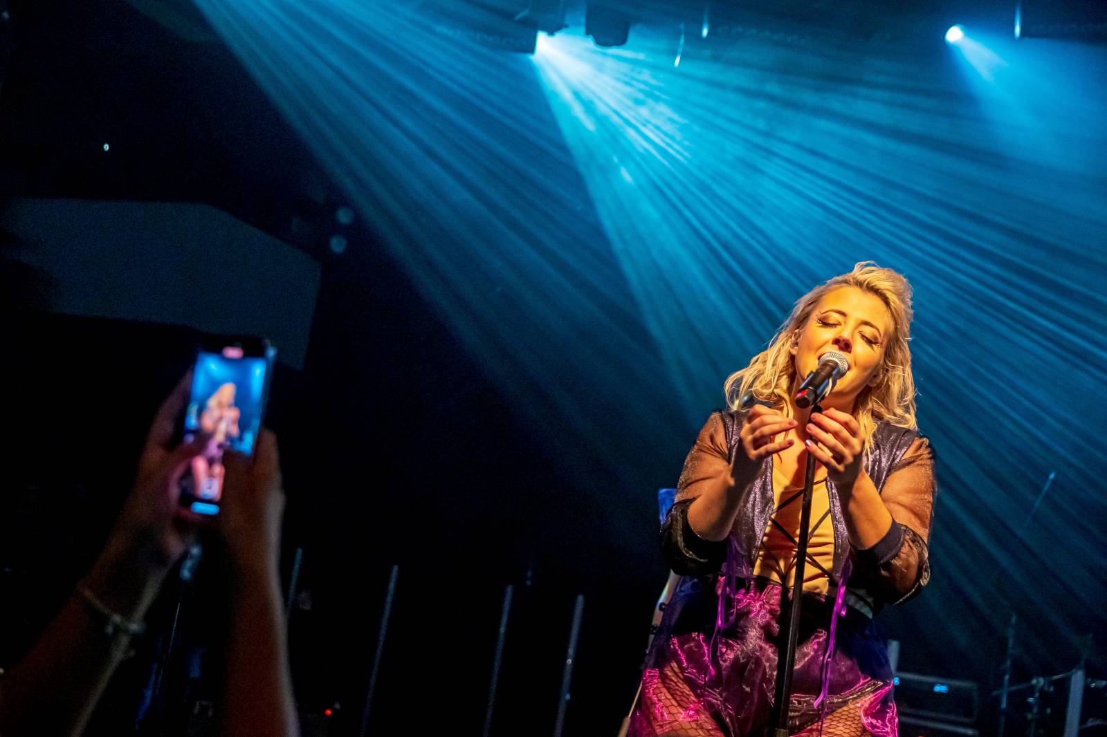 Anna Julie Slováčková pokřtila album Osudová, mezi hosty nechyběli Pokáč, Milan Peroutka nebo Marta Jandová