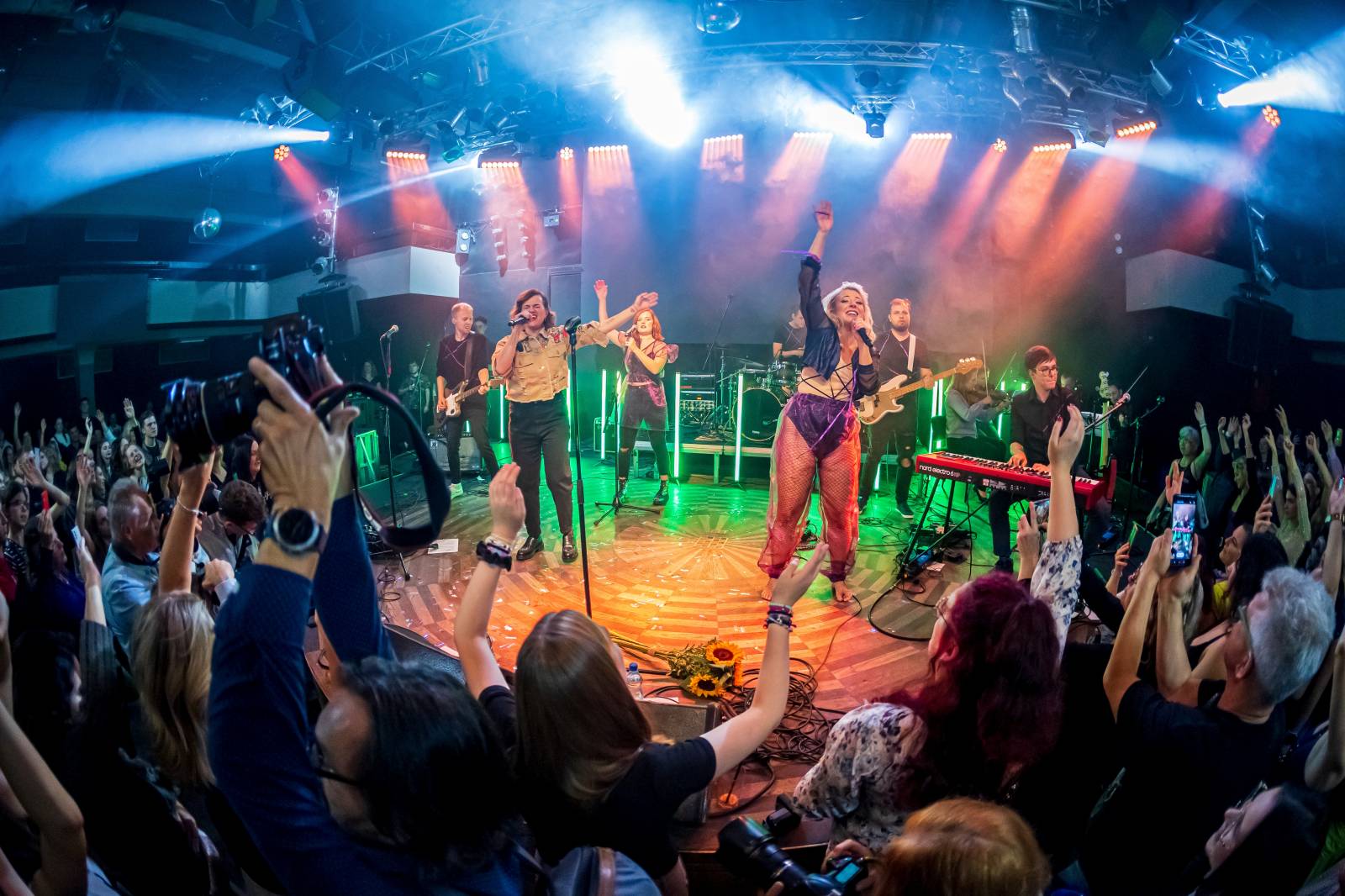 Anna Julie Slováčková pokřtila album Osudová, mezi hosty nechyběli Pokáč, Milan Peroutka nebo Marta Jandová