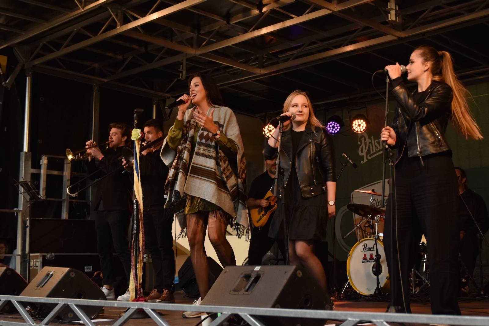 Druhý den Pilsner Festu zahájil Sofian MedjMedj, zahráli i Mig 21, Tata Bojs a J.A.R.