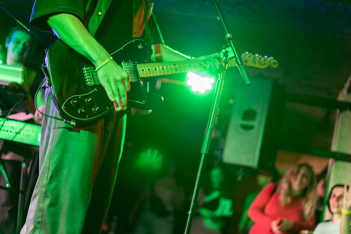 Kamrad předvedl v Praze show nabitou energií, publikum rozeskákal a rozezpíval svými hity